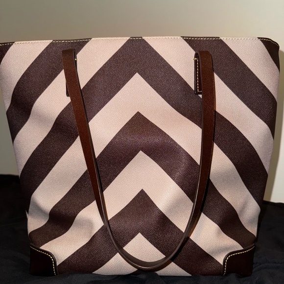 Dooney & Bourke Chevron Brown and Cream Bag - Picture 2 of 5